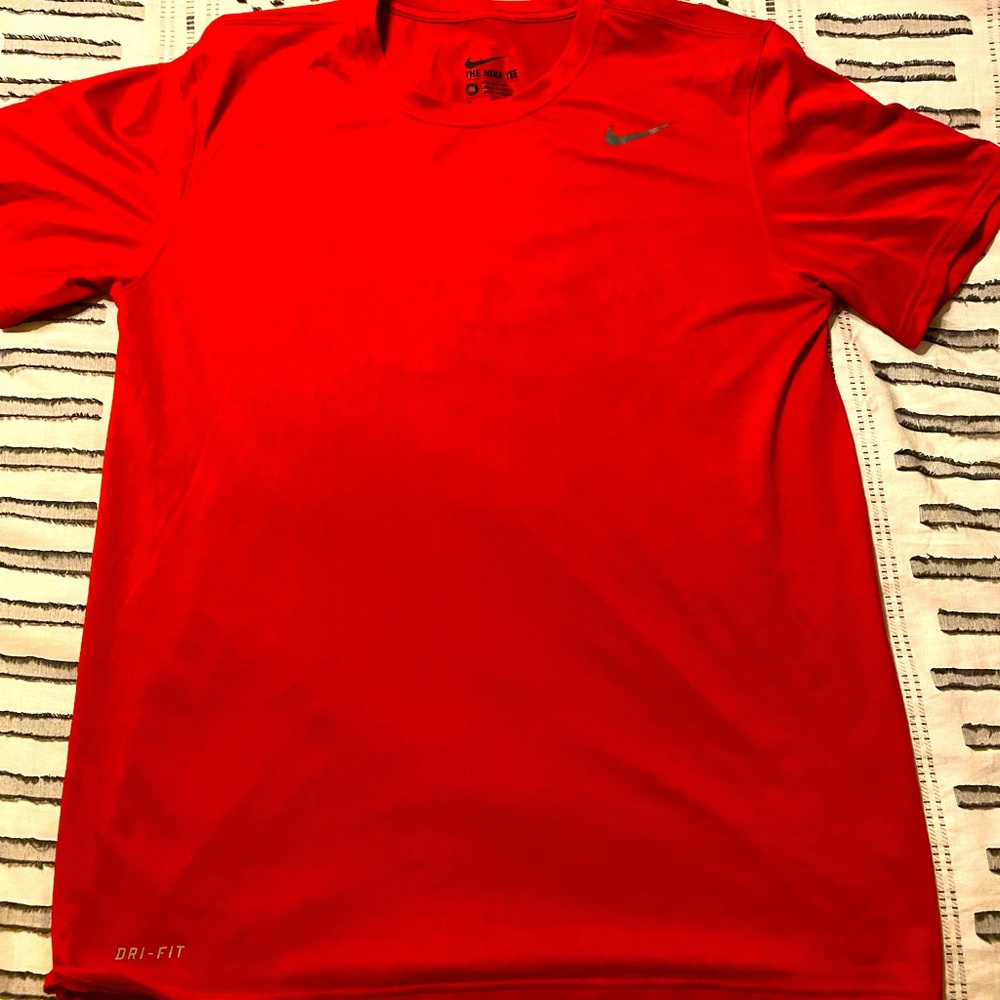 Nike dry fit men’s medium. Red.
